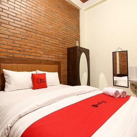 Reddoorz Near Amikom Yogyakarta 2 Maguwo Buitenkant foto